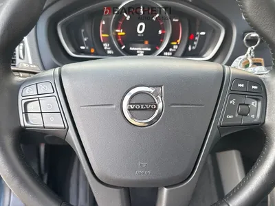 Volvo V40 – 19/24